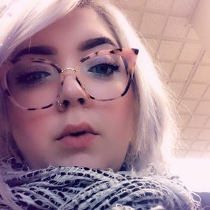 Meet your Posher, Courtney